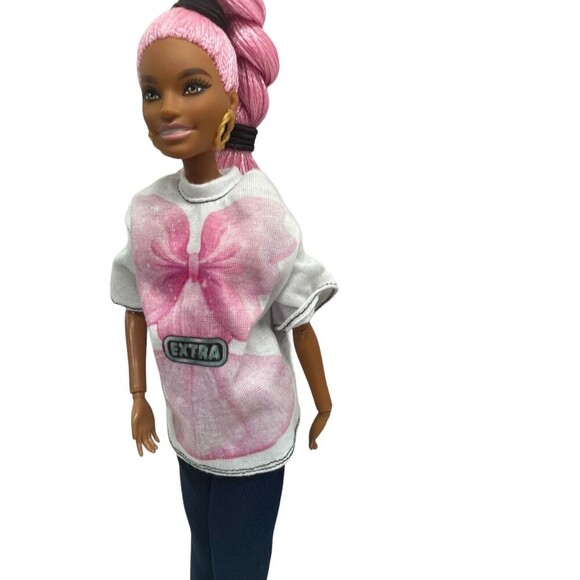 Barbie Extra Doll # 10 Very Long Pink Hair Braids Smiling Articulated 2021 - Picture 9 of 16